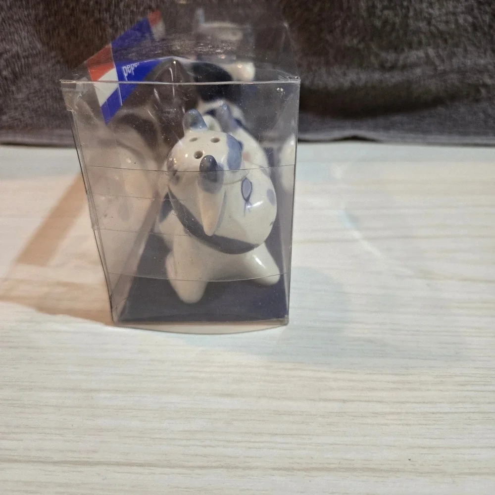 Bosman Delft's Blauw Holland Cow Salt and Pepper Shakers Blue White Ceramic Set
